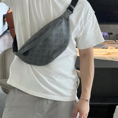 lv bumbag men.